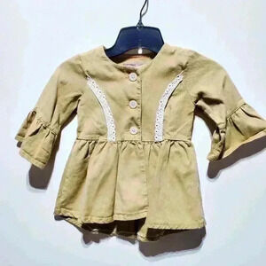 Jelly the Pug Ruffle Top‎